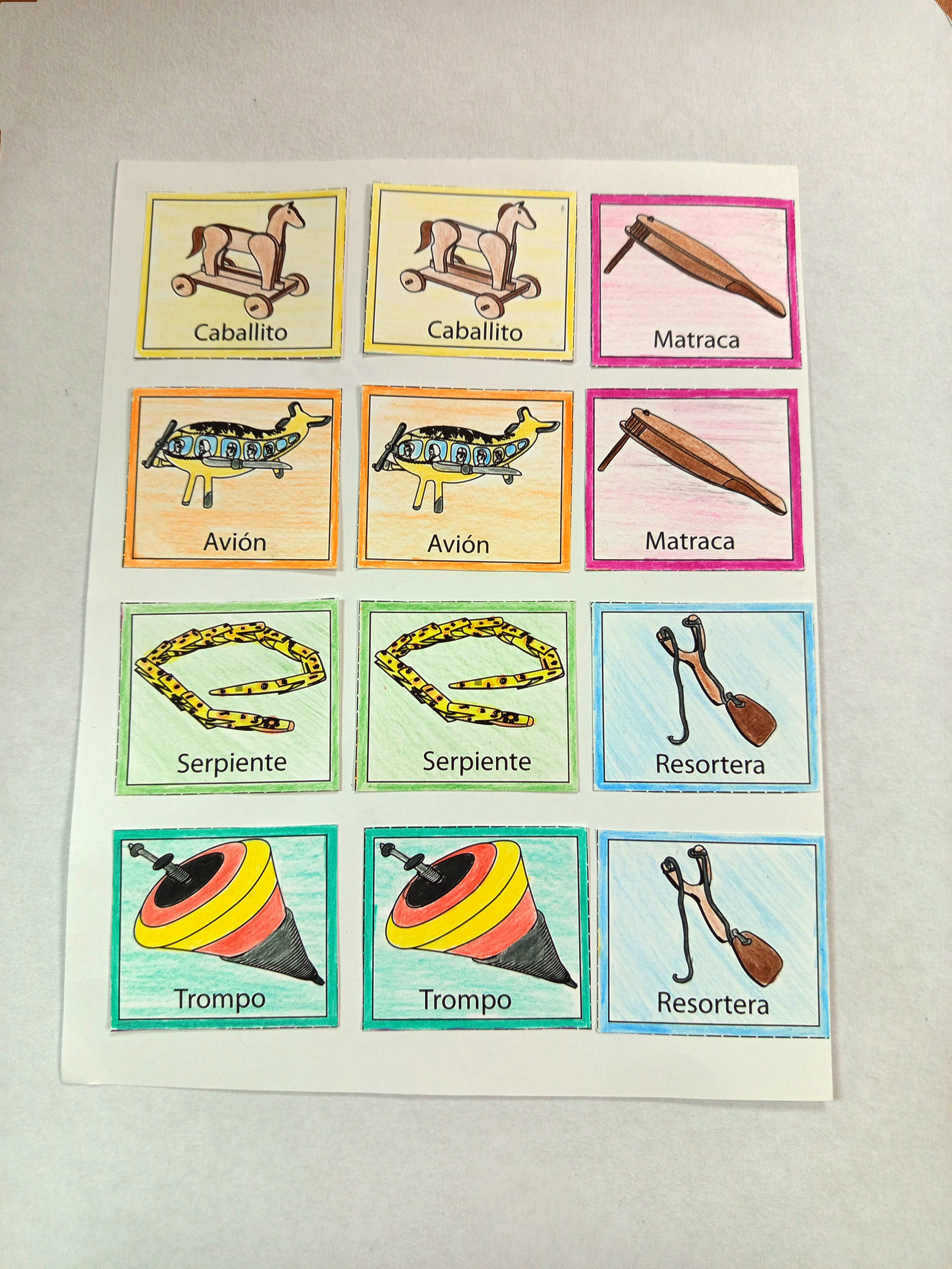 Juguetes tradicionales.  Juego de memoria